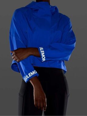 Lululemon Rain Chaser Jacket in Wild Bluebell (US 4)